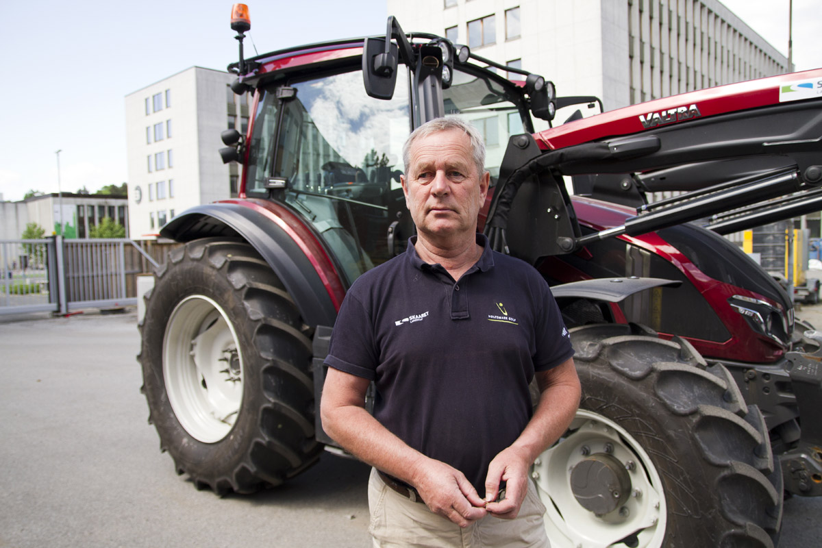 Stål Bø fra Skaaret Landskap er godt fornøyd med Valtra G125 HiTech. 