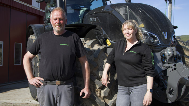 Lars Ask og Anita Jahr Ask driver Knusefres AS, som har spesialisert seg på miljøvennlig gjenbruk av gammel vei. 