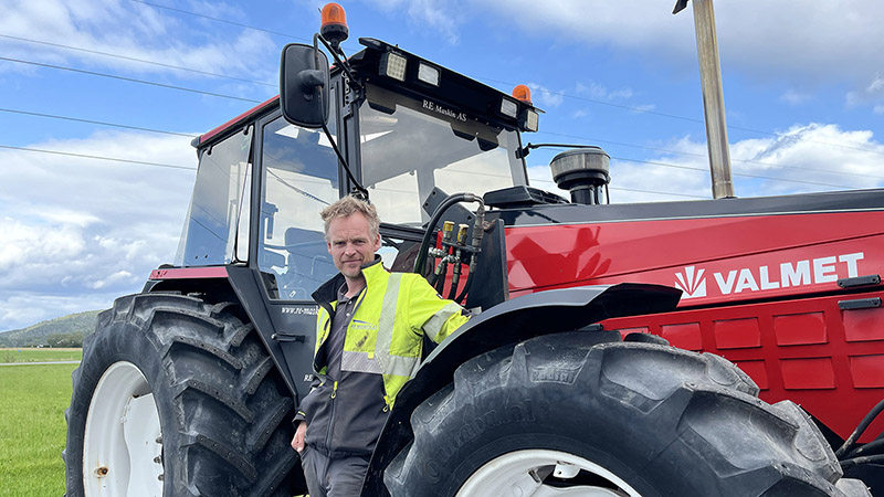 Per Morten Haugen i entreprenørselskapet Re Maskin har alltid vært svak for gamle maskiner. Selv om han til daglig har fem Valtra N174 og en Valtra N175 å velge mellom på jobben, er han ekstra stolt av de to gamle Valmet-traktorene sine. 