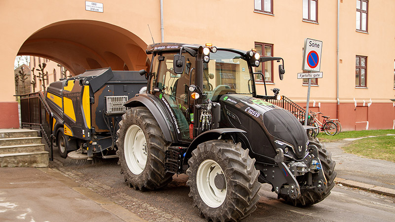 Siden 2023 har Skandinavisk Utemiljø standardisert på Valtra G-serie og A-serie. Det gir stor forutsigbarhet og høy oppetid.