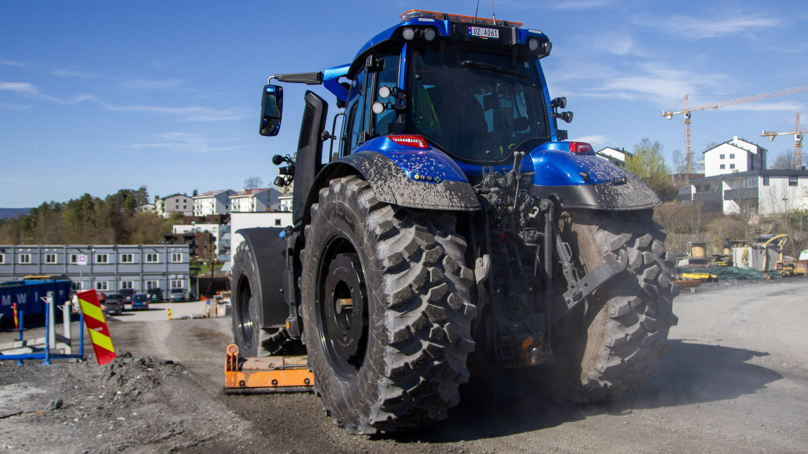 Det er store forhold når nye E18 vestover mellom Lysaker i Bærum og Drengsrud i Asker skal bygges. Valtra Q305 tar sin del av byrden. 