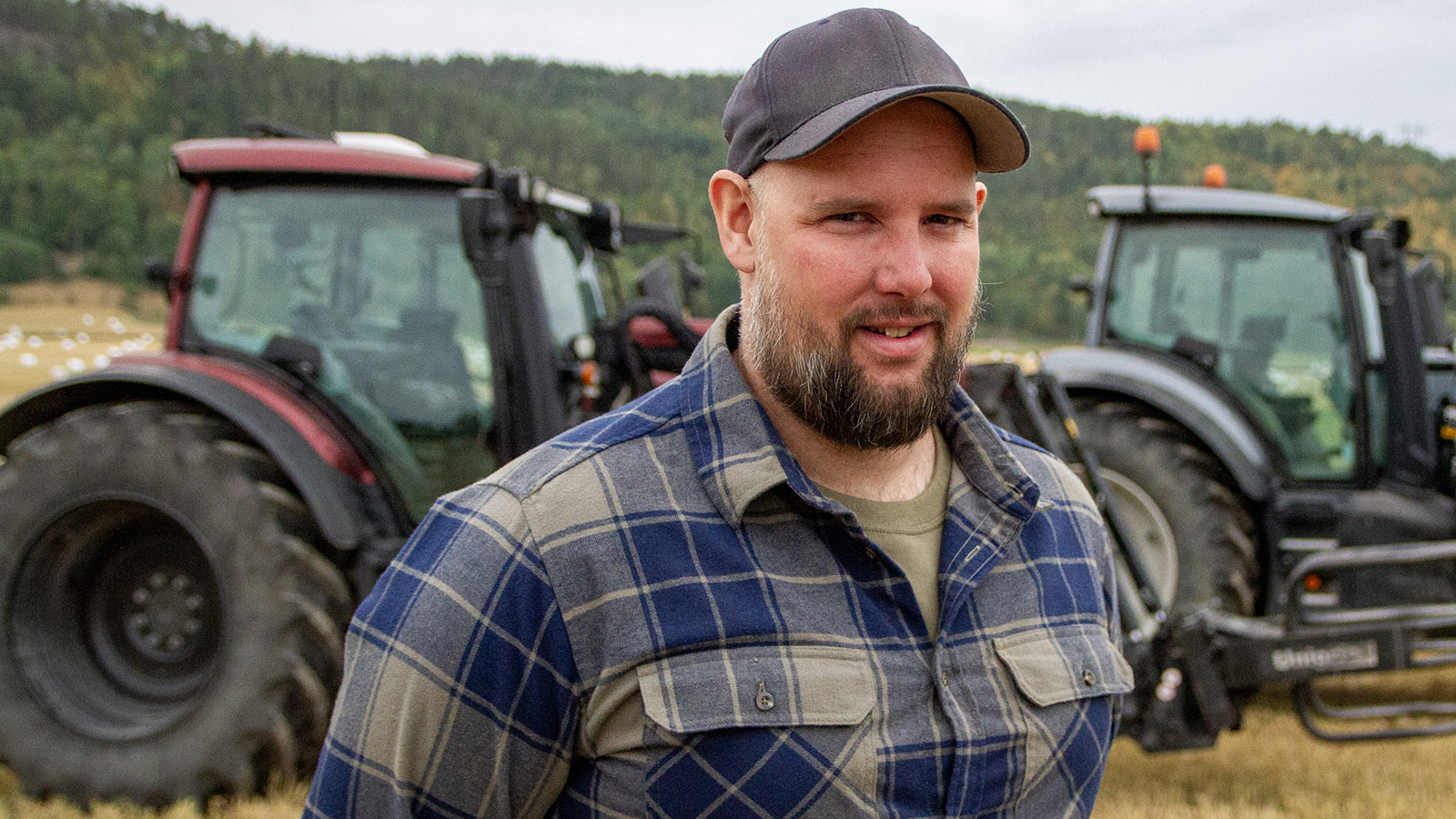 Anders Løverød har drevet med økologisk melkeproduksjon i 16 år. I 2025 mottok han utmerkelsen God bonde 2025. Han er optimistisk med tanke på fremtiden for norske bønder. 