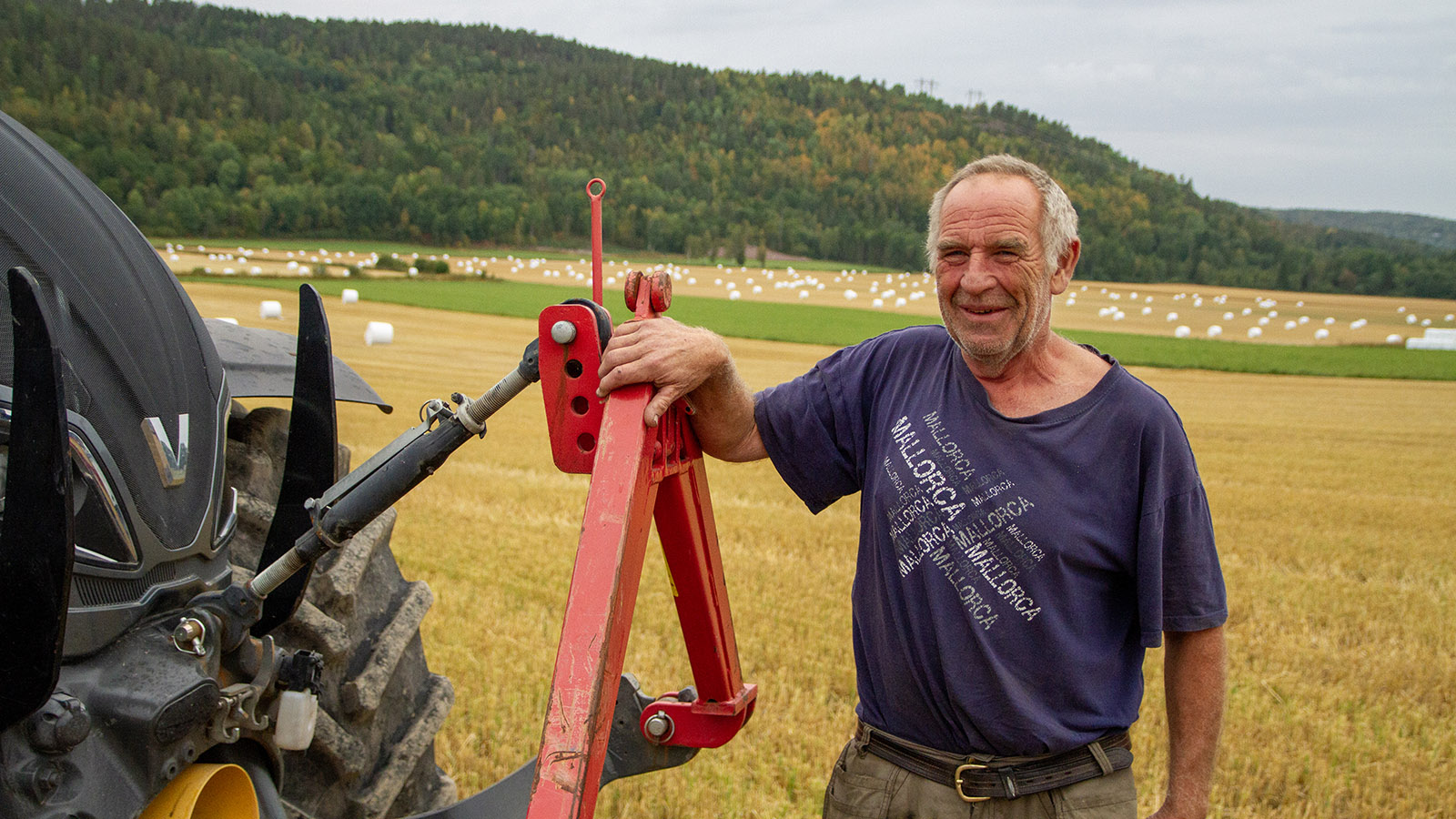 Karl-Einar Løverød var byggmester, men drømte om bondegård. Tidlig på 2000-tallet kjøpte han gården Bjørgum i Ramnes, og ti år senere kjøpte sønnen nabogården Ås. 