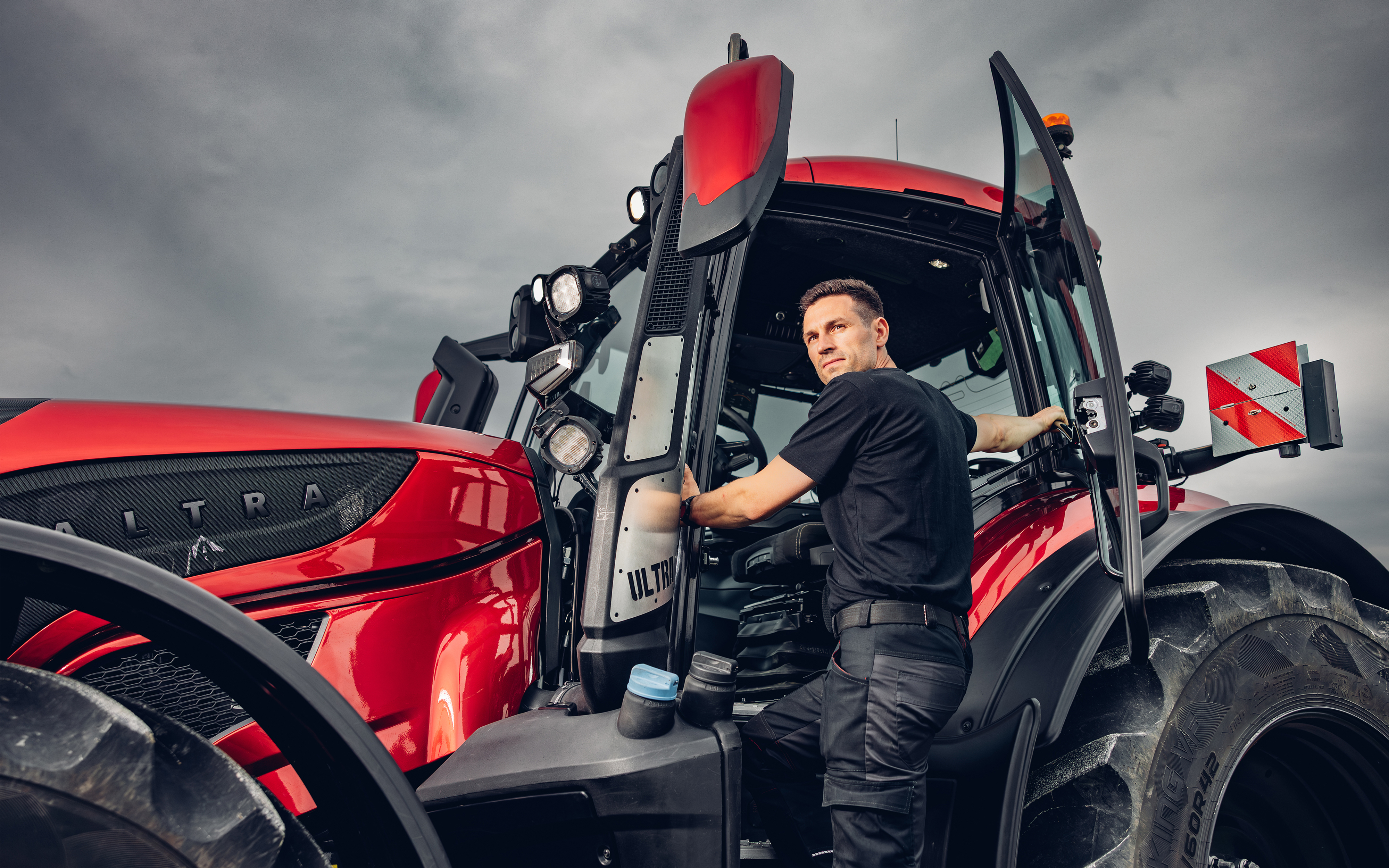 Valtra Unlimited ULTRA-pakken kombinerer førerkomfort med avansert landbruksteknologi. 