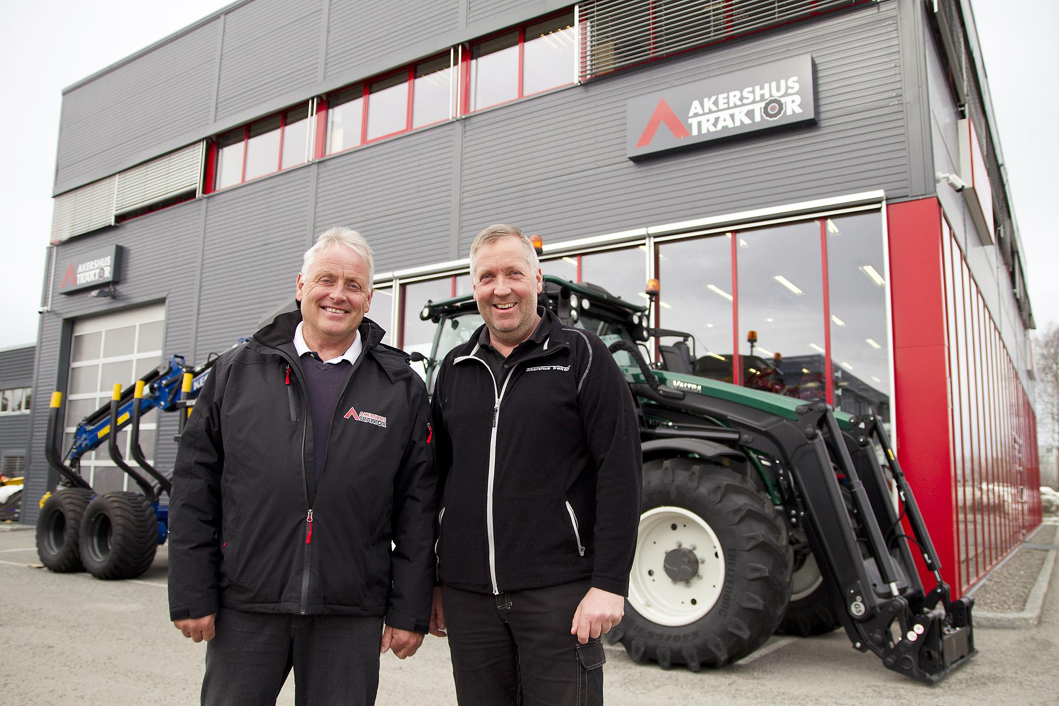 Daglig leder Ole Hveem i Akershus Traktor sammen med verksmester Erik Lystad på Jessheim kan glede seg over å være Europas største Valtra-forhandler.