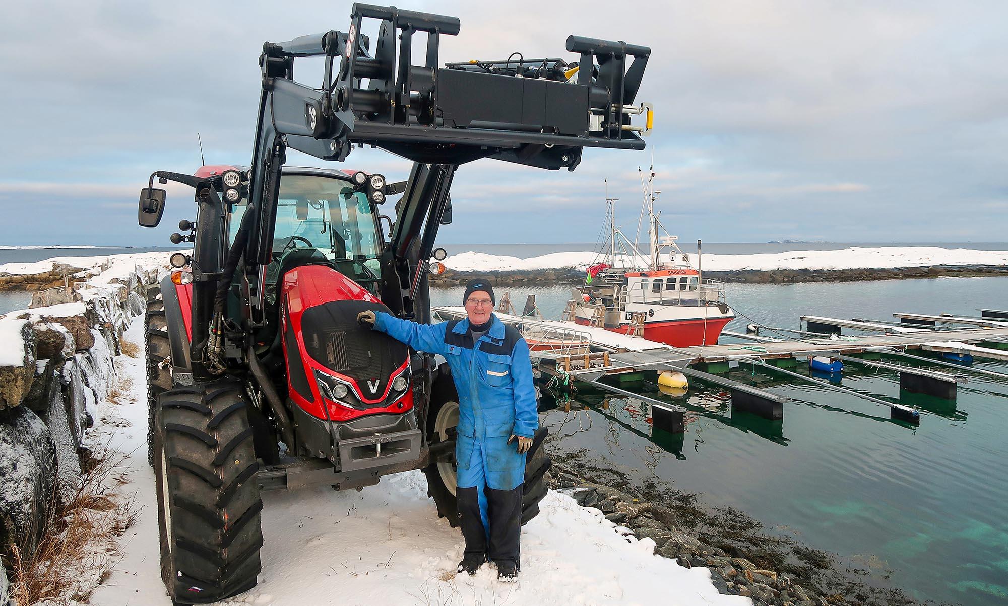 Fisker Steinar Tørriseng er godt fornøyd med sin nye Valtra G105 HiTech.